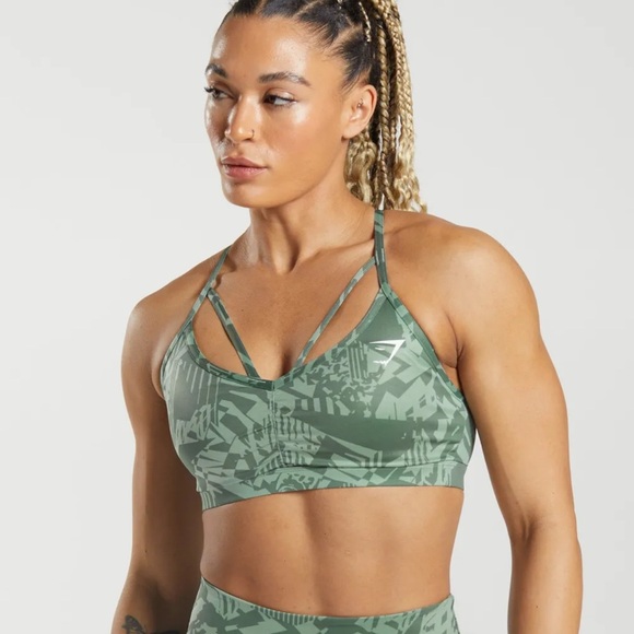 BN Gym Shark Set in sage green geometric print - Picture 3 of 11